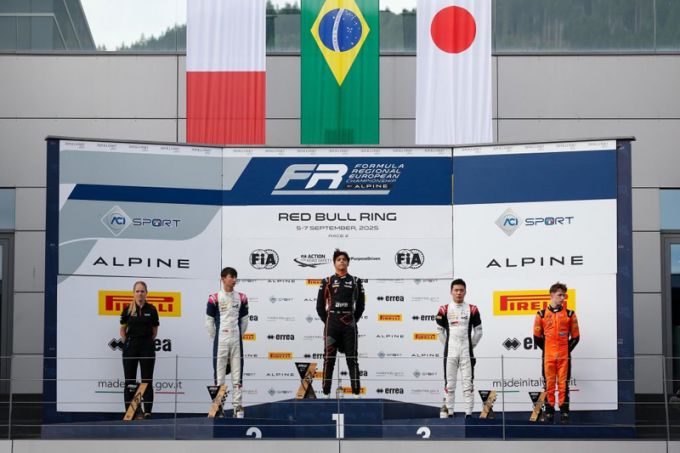 Pedro Clerot wint Race 2