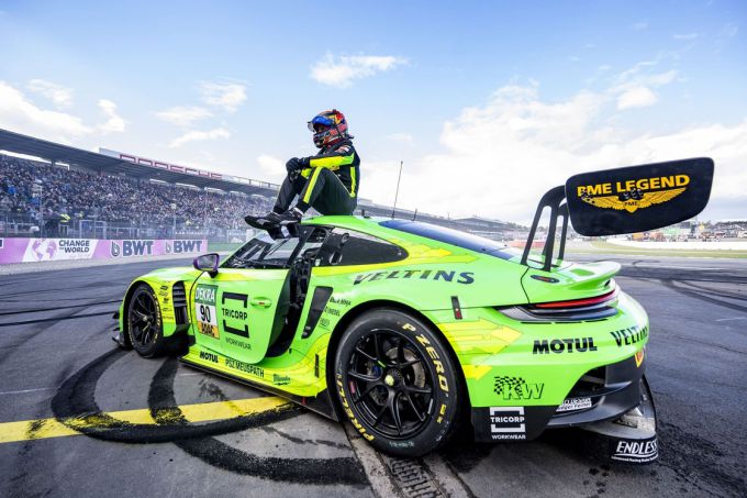 DTM-koning Ayhancan Güven krijgt Gouden Schoen Foto 11