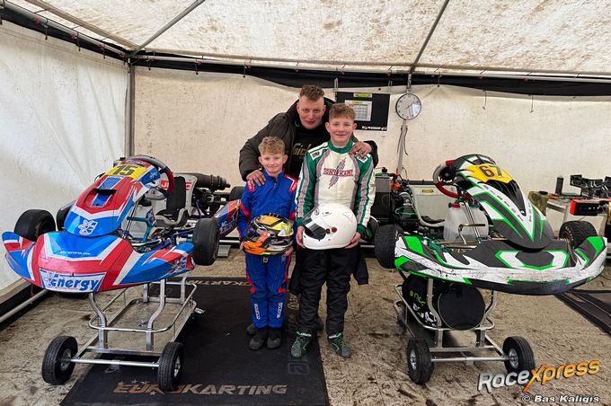 Thom met zoons Levi en Noah Philips