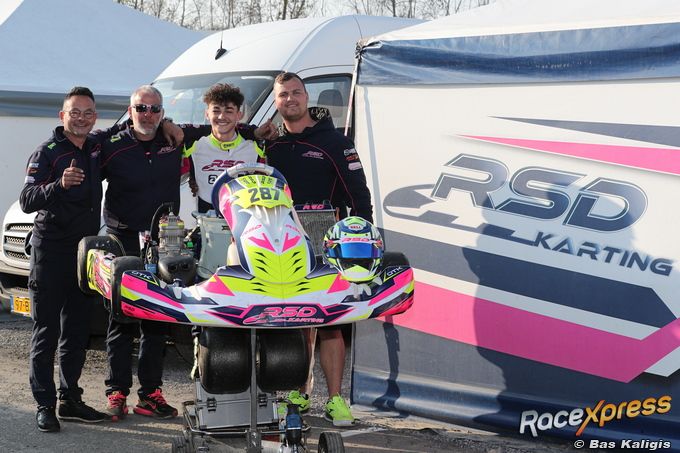 Aurelio Gustinelli avec sa papa Gregorio, Sébastien Bielande, Matteo Raspatelli