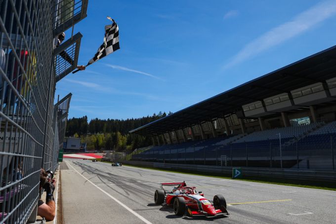 Kean Nakamura-Berta zet pole om in overwinning in seizoensopener FIA FREC